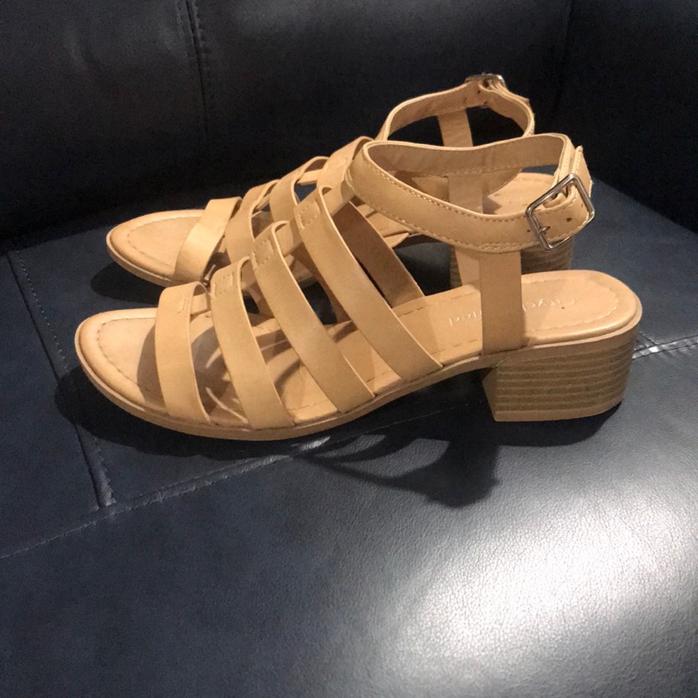 Comfortable tan strap sandals
